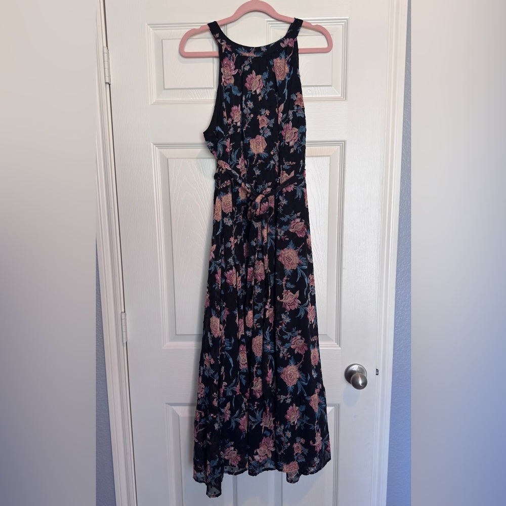 Chic Floral Maxi Dress in Black and Pink